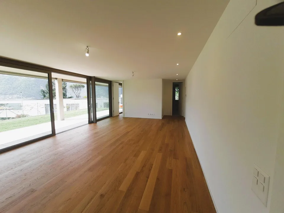 NUOVO APPARTAMENTO 2.5 LOCALI, AMPIO GIARDINO E VISTA LAGO – foto 6 di 10