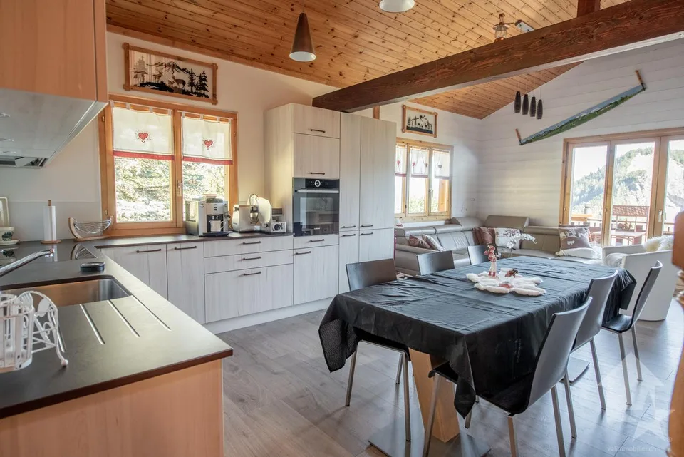 Bellissimo duplex di 6 locali, tranquillo e completamente ristrutturato
