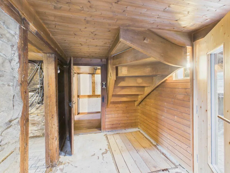 Casa Toggenburg di 4 locali da ristrutturare con locale polivalente e due parcelle di terreno in prato separate – foto 8 di 13