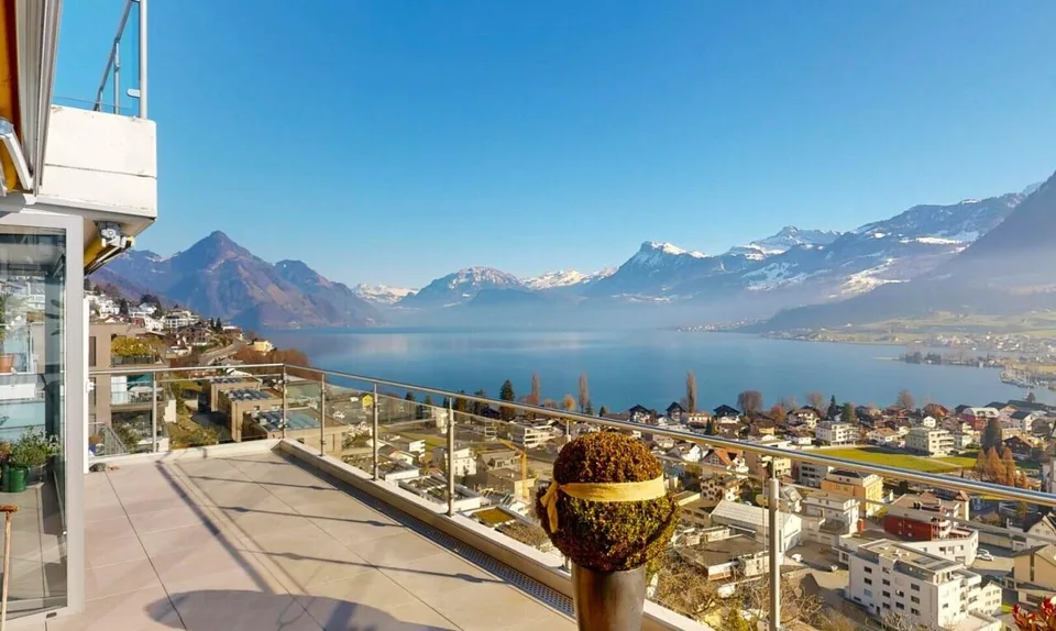 Exklusiver Wohntraum mit Panorama, Wintergarten und Terrasse