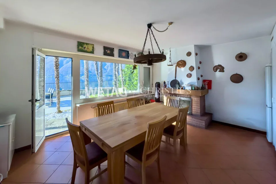 Exklusive Villa am Seeufer in Lugano–Bissone zu verkaufen, mit 2 ge...