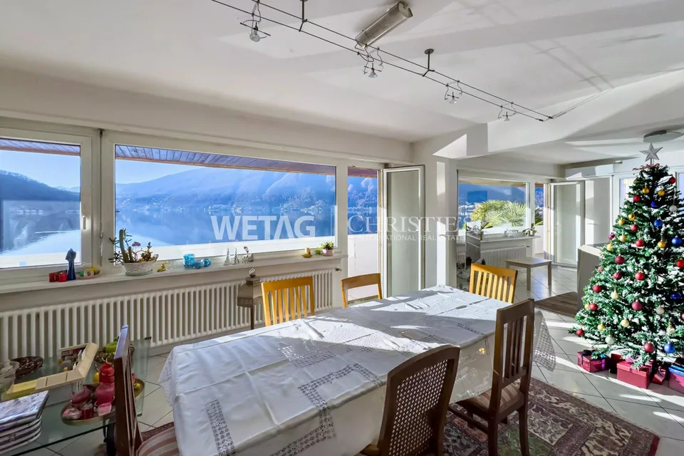 Exklusive Villa am Seeufer in Lugano–Bissone zu verkaufen, mit 2 ge...