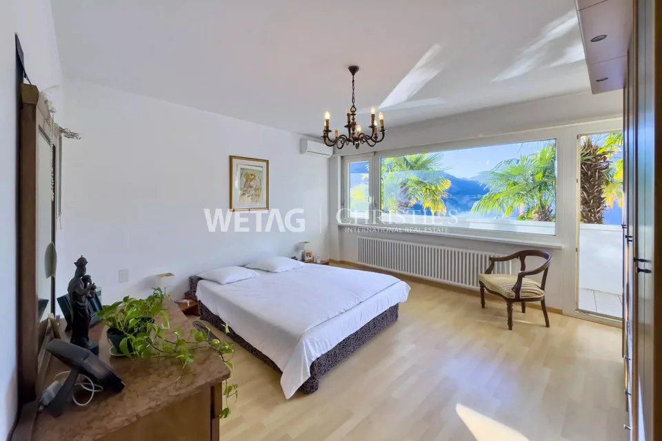 Exklusive Villa am Seeufer in Lugano–Bissone zu verkaufen, mit 2 ge...