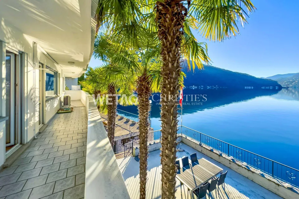 Exklusive Villa am Seeufer in Lugano–Bissone zu verkaufen, mit 2 ge...