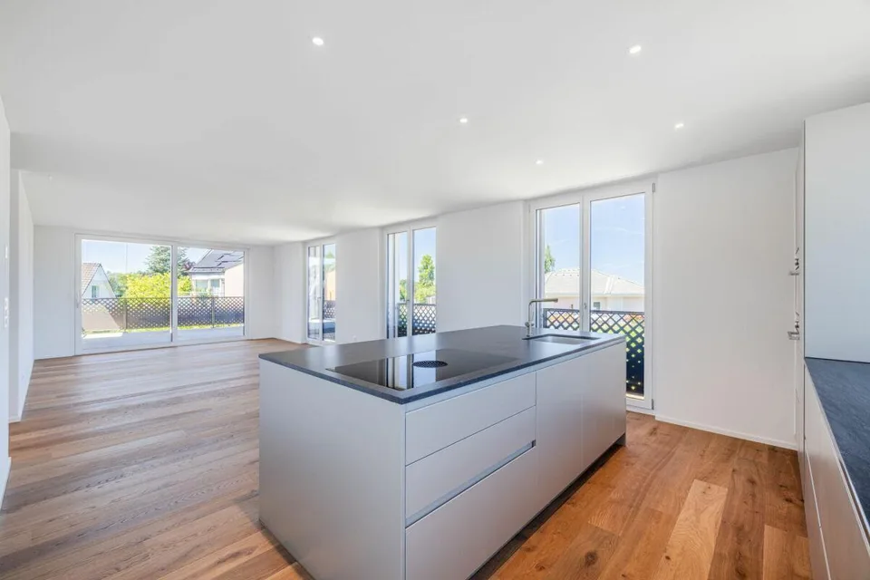 Vivere con comfort: appartamento nuovo di 4.5 locali con balcone soleggiato