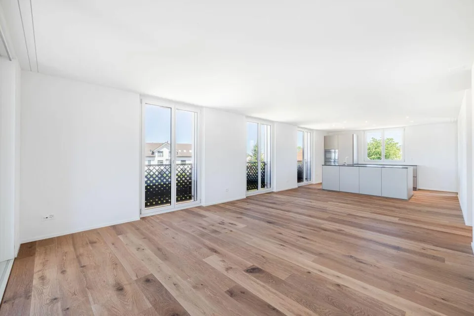 Vivere con comfort: appartamento nuovo di 4.5 locali con balcone soleggiato