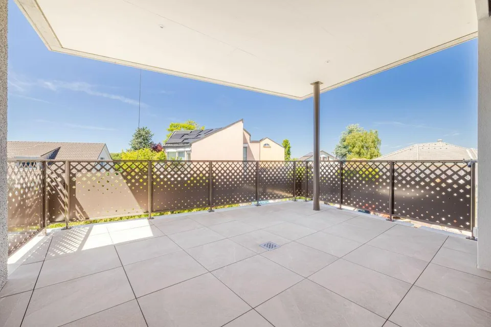 Vivere con comfort: appartamento nuovo di 4.5 locali con balcone soleggiato