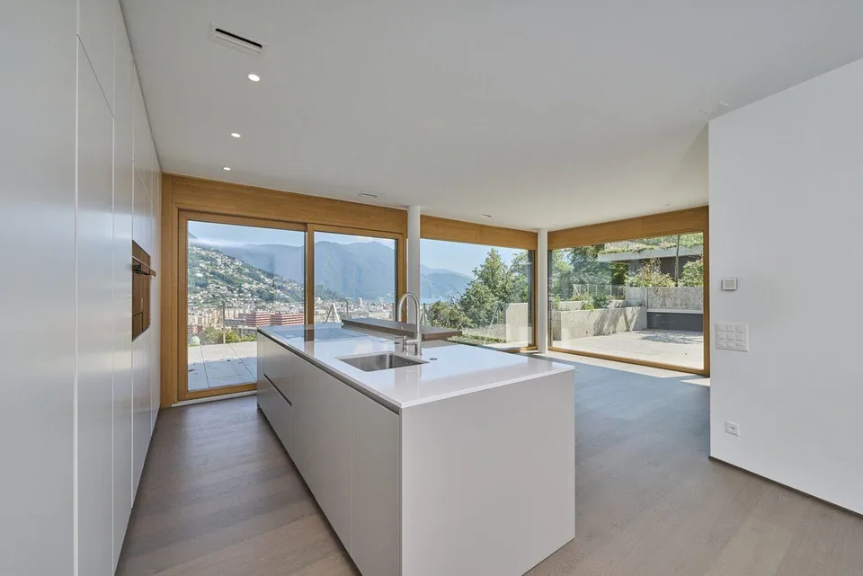 Attico in vendita a Lugano 4,5 locali con terrazza, giardino e vista
