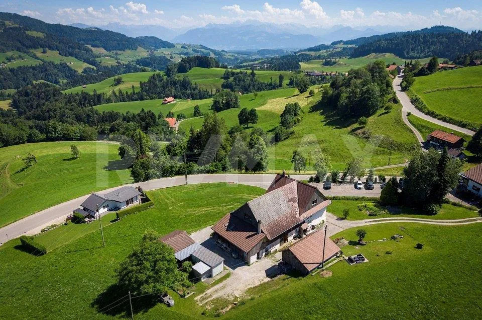 Gemütlich Leben und Geniessen mit Bergsicht in der Gemeinde Bäretswil