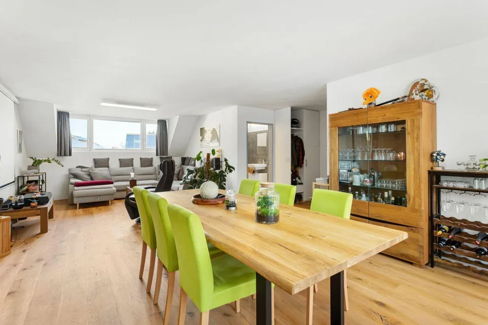 Wohnen mit Charme - neuwertige 4.5-Zimmer-Dachwohnung