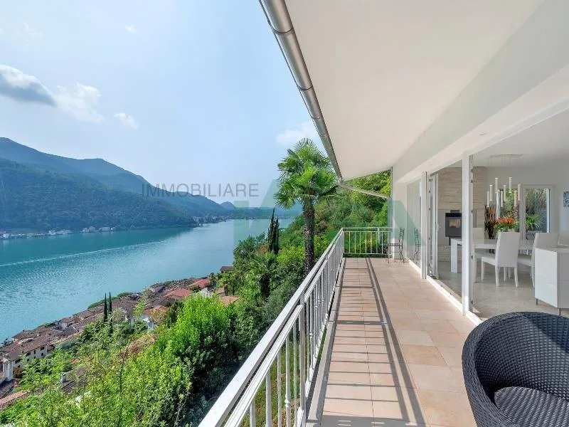 Affascinante proprietà con vista spettacolare e in zona tranquilla