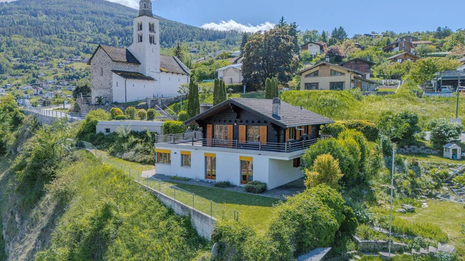 Zweifamilienchalet an ruhiger Lage in Vex