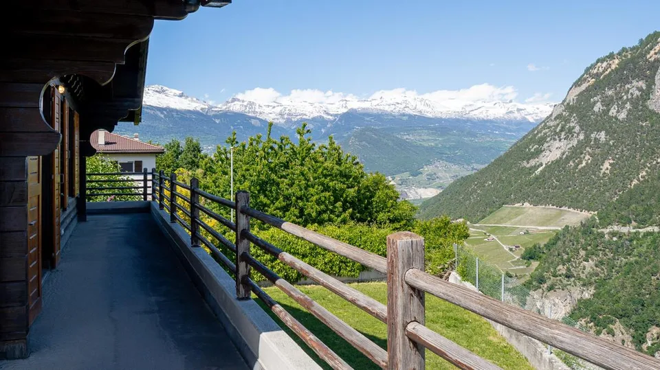 Zweifamilienchalet an ruhiger Lage in Vex