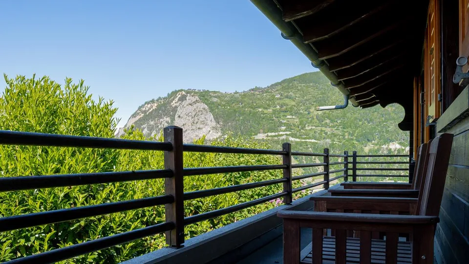 Zweifamilienchalet an ruhiger Lage in Vex