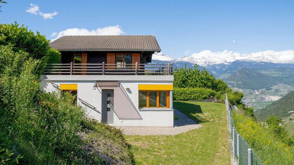 Zweifamilienchalet an ruhiger Lage in Vex