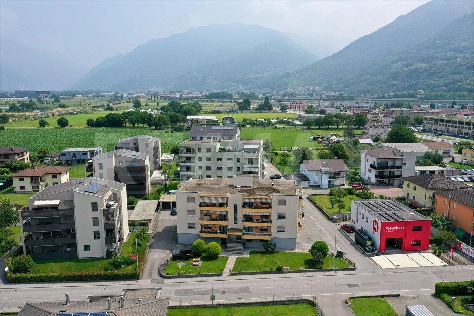 Appartamento con balcone e posteggio