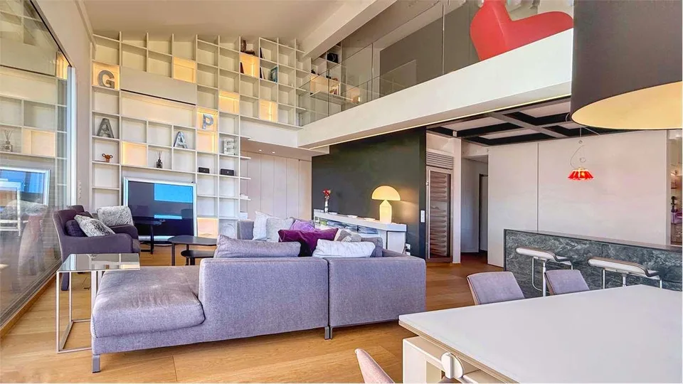 Stupendo attico duplex con vista lago in vendita