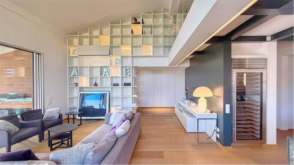 Stupendo attico duplex con vista lago in vendita
