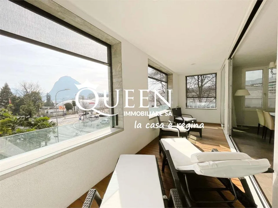 Lugano-Cassarate: lussuoso 4.5 locali, 150 mq., loggia , vista lago