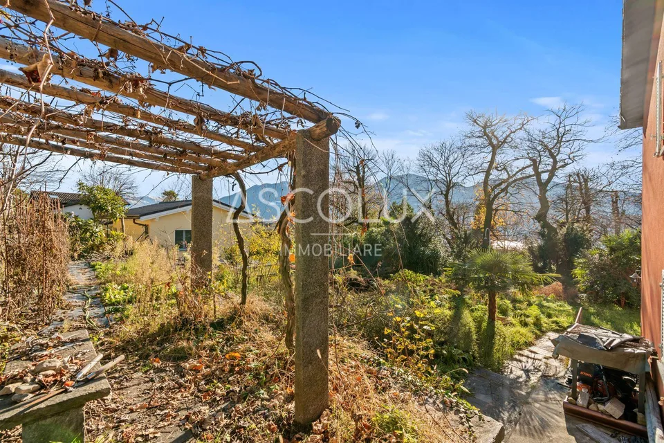 Casa bifamiliare da ristrutturare con giardino | Renovierungsbedürf...