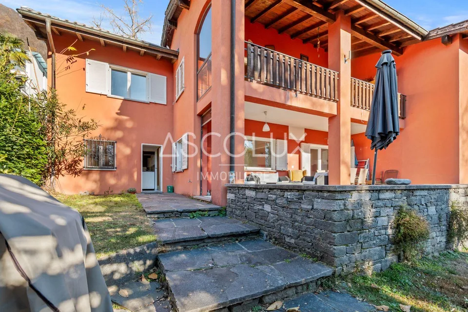 Casa bifamiliare da ristrutturare con giardino | Renovierungsbedürf...