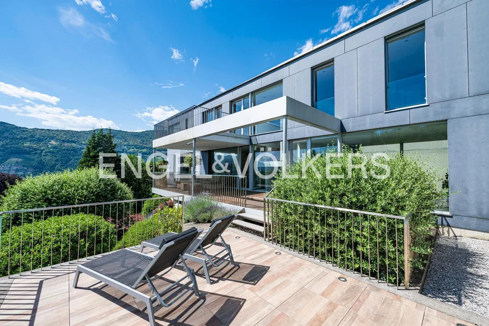 Villa moderne avec vue sur le lac et piscine – photo 11 sur 13