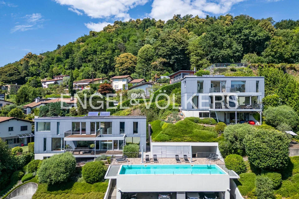 Villa moderne avec vue sur le lac et piscine – photo 13 sur 13