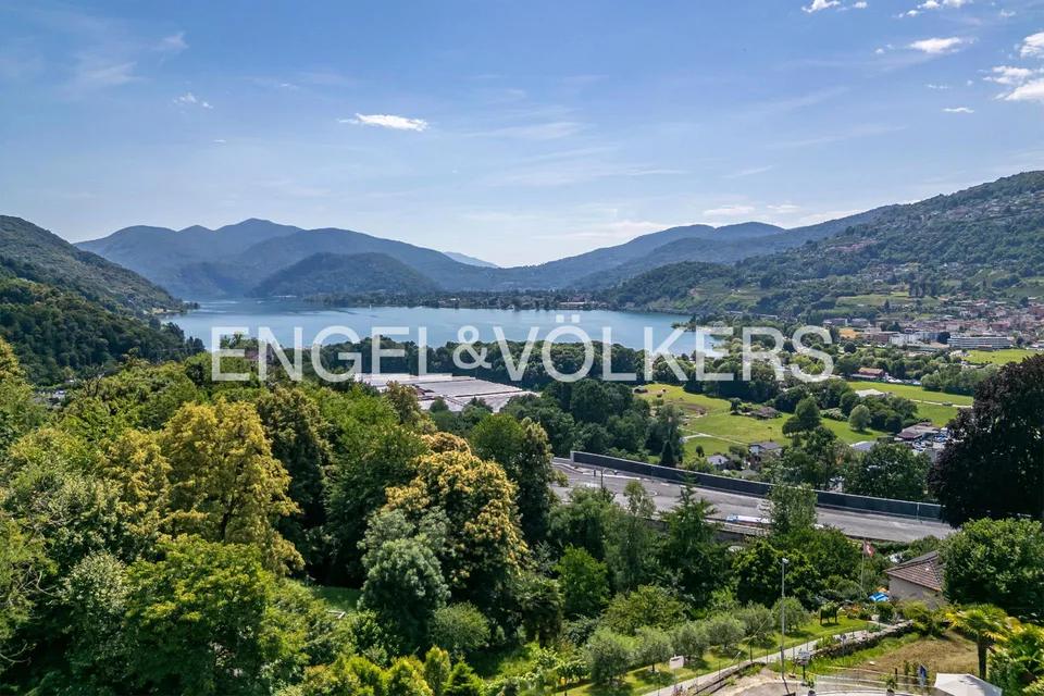 Villa moderne avec vue sur le lac et piscine – photo 12 sur 13