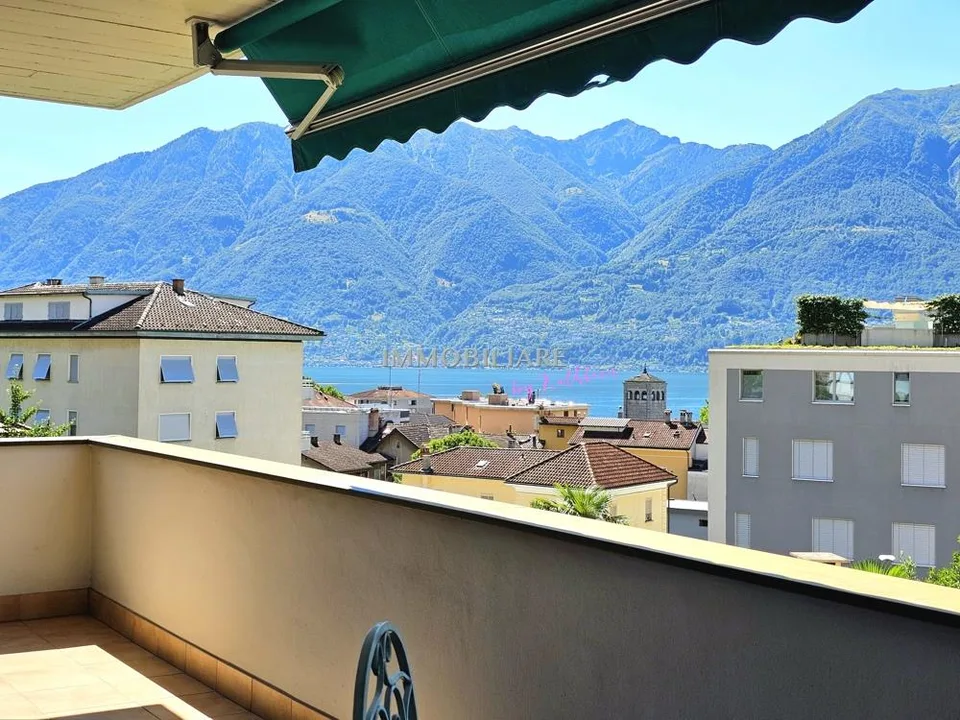 Ferienwohnung mit Seesicht vom Balkon, Kamin und Fussweg zum Bahnhof