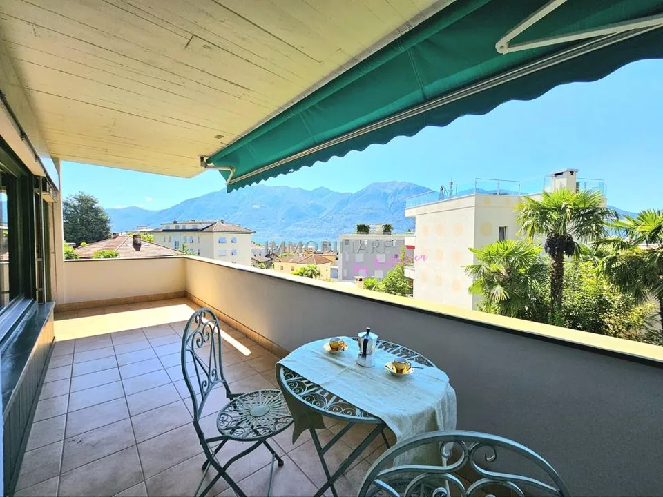 Ferienwohnung mit Seesicht vom Balkon, Kamin und Fussweg zum Bahnhof