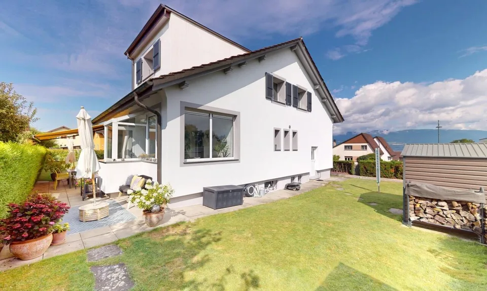 Villa am Ufer des Estavayersees