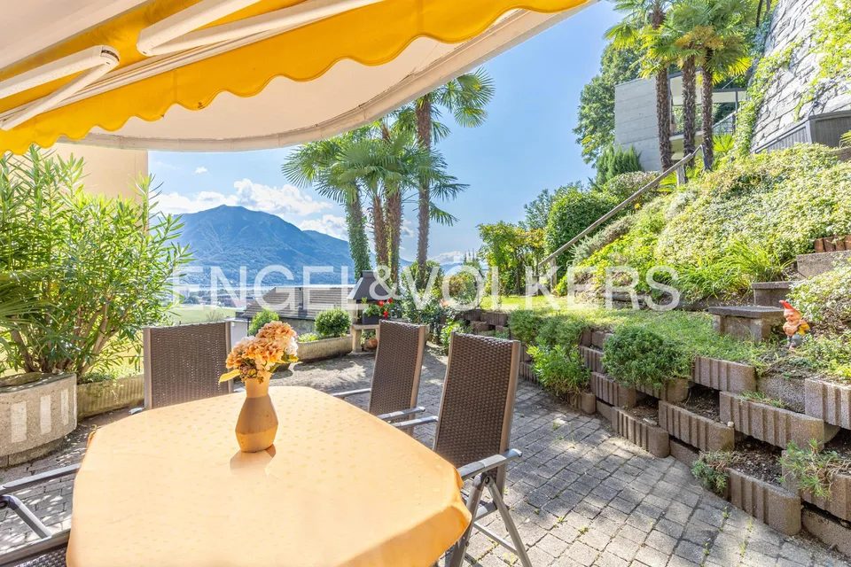 Gartenidylle und Seepanorama (58)