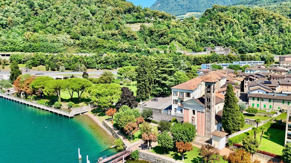 Elegante Attico Direttamente sulle Rive del Lago di Lugano