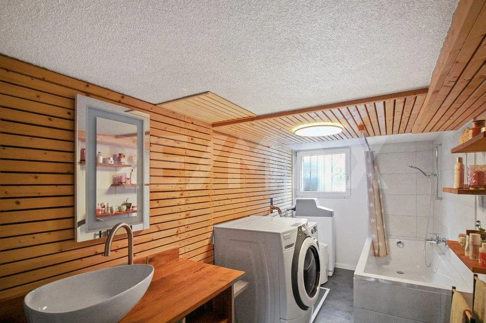 Maison de famille rénovée avec style de 7,5 pièces dans un quartier calme avec jardin bien entretenu – photo 11 sur 13