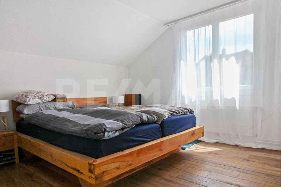 Maison de famille rénovée avec style de 7,5 pièces dans un quartier calme avec jardin bien entretenu – photo 7 sur 13