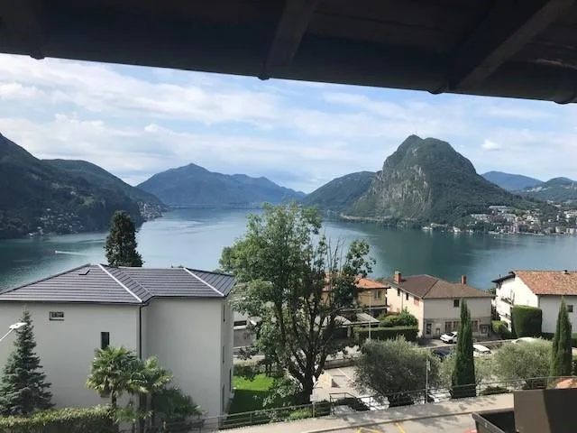 APPARTAMENTO 3.5 DUPLEX CON MERAVIGLIOSA VISTA LAGO