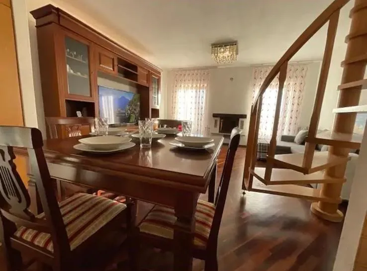 APPARTEMENT 3.5 DUPLEX AVEC VUE LAC MERVEILLEUSE