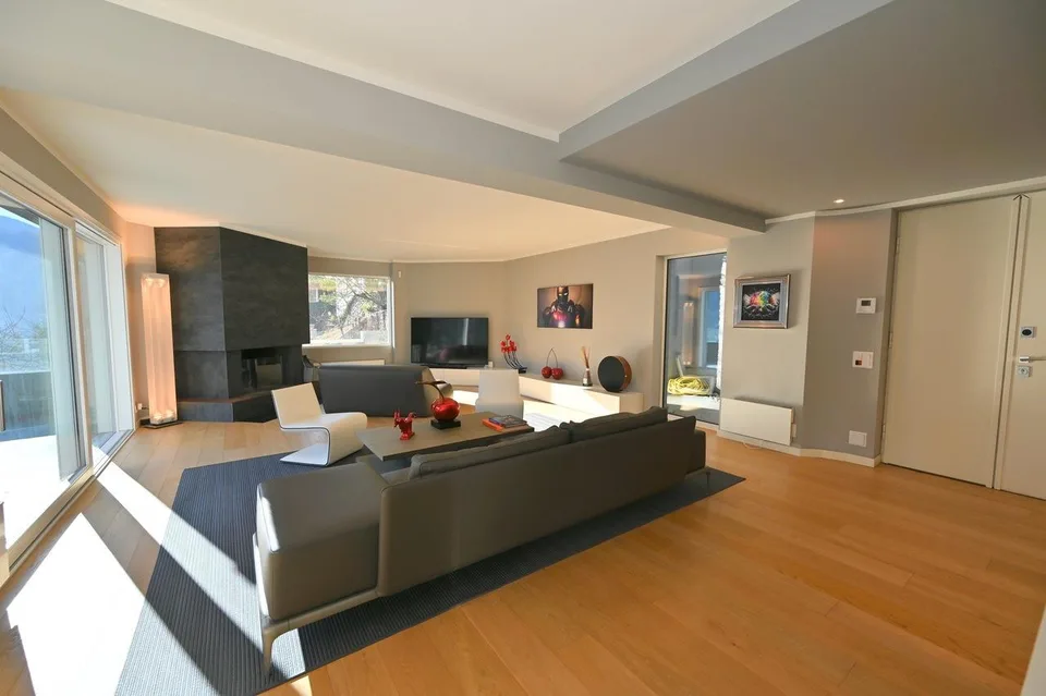 Esclusiva Villa di Lusso con Piscina Coperta e Vista Lago