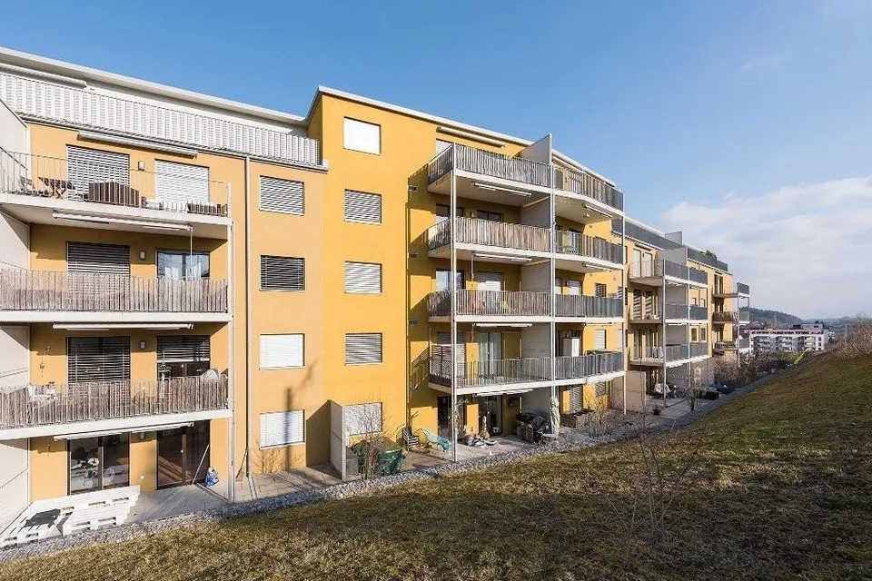 Moderne Wohnung mit grossem Balkon