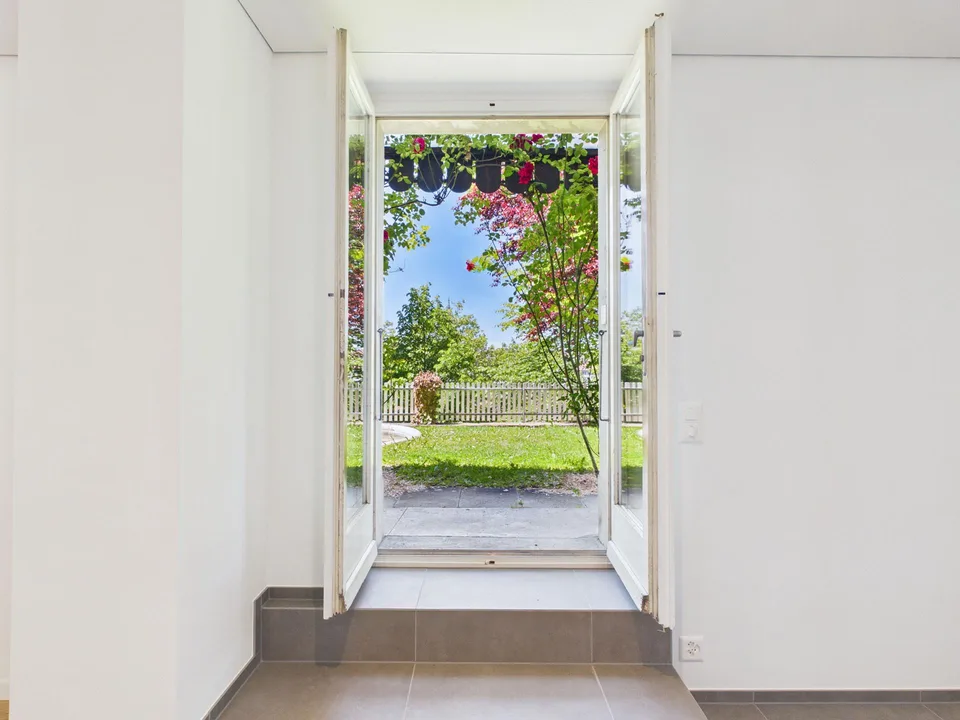 Freshly renovated 2.5-room apartment with garden idyll in Obstberg