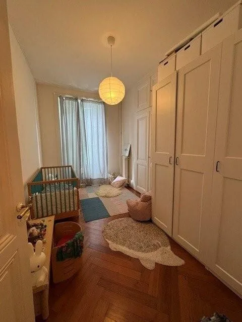Zu ergattern! Prächtige Wohnung in der Nähe aller Annehmlichkeiten!