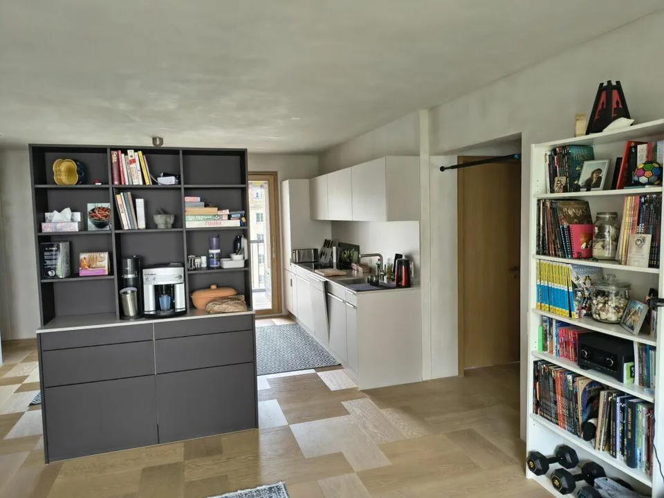Appartement spacieux de 4.0 pièces dans le quartier populaire de Sennhof.