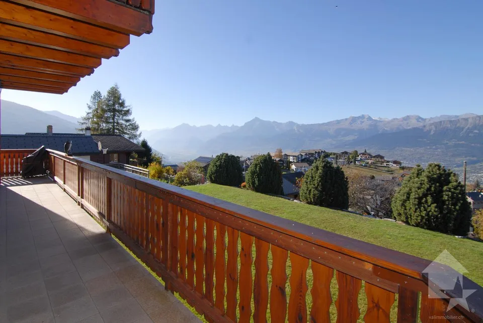 Chalet de 6.5 pièces jouissant d'une magnifique vue panoramique