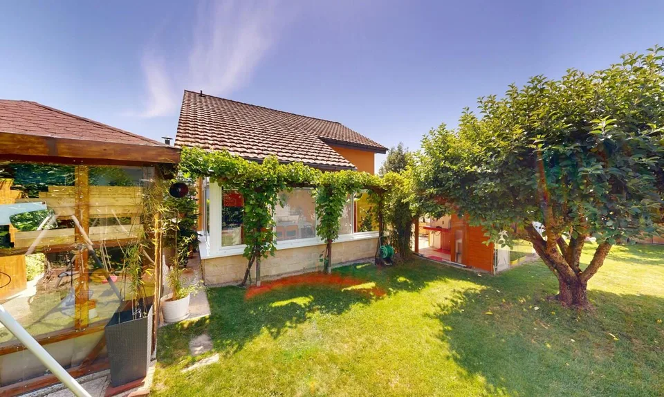 Schönes Familienhaus mit Pool und Sommerküche in ruhiger Lage