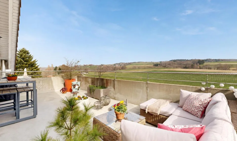 Dernier étage de 145 m², grande terrasse face à la campagne