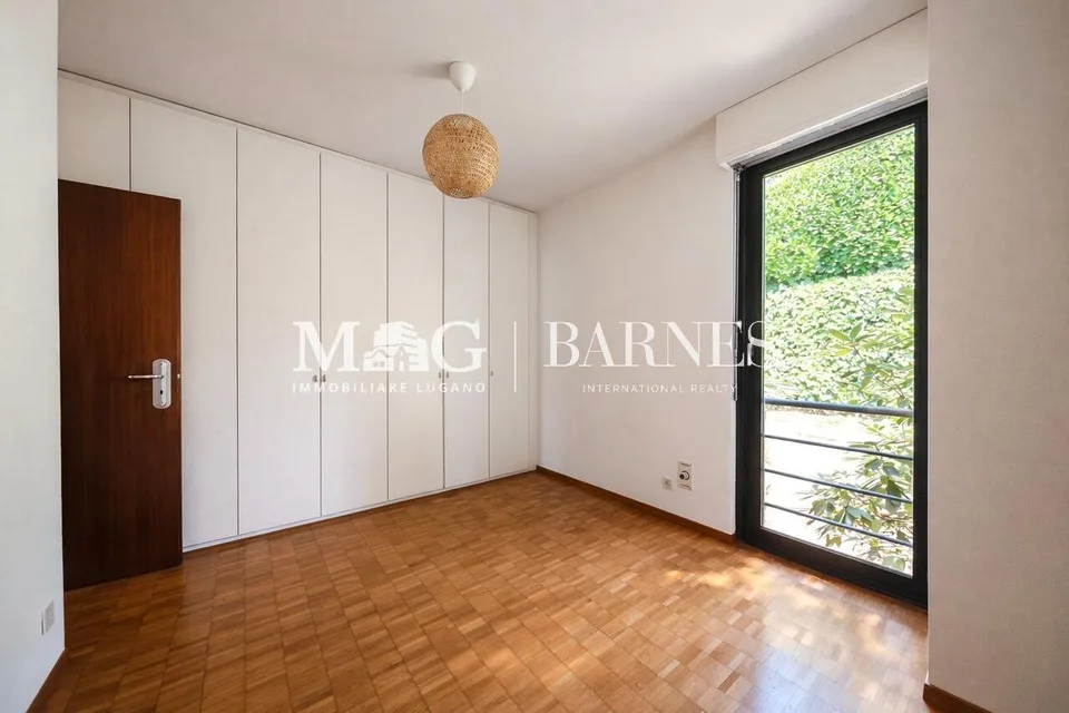 Lugano: Villa vista lago con giardino privato – Foto 23 von 23