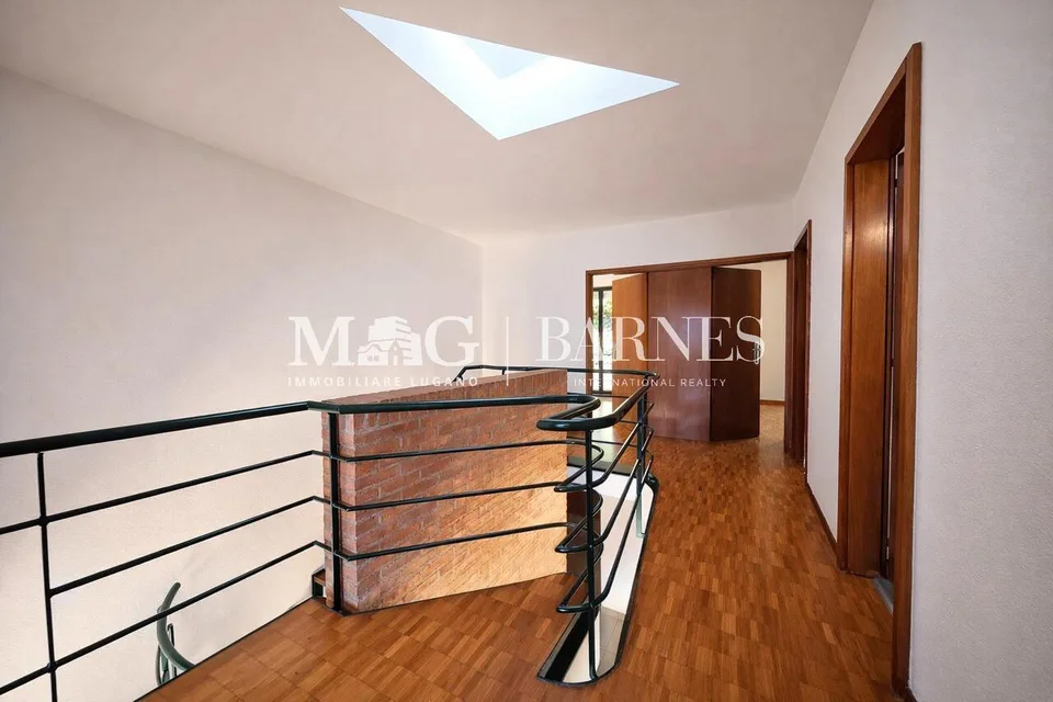 Lugano: Villa vista lago con giardino privato – Foto 21 von 23