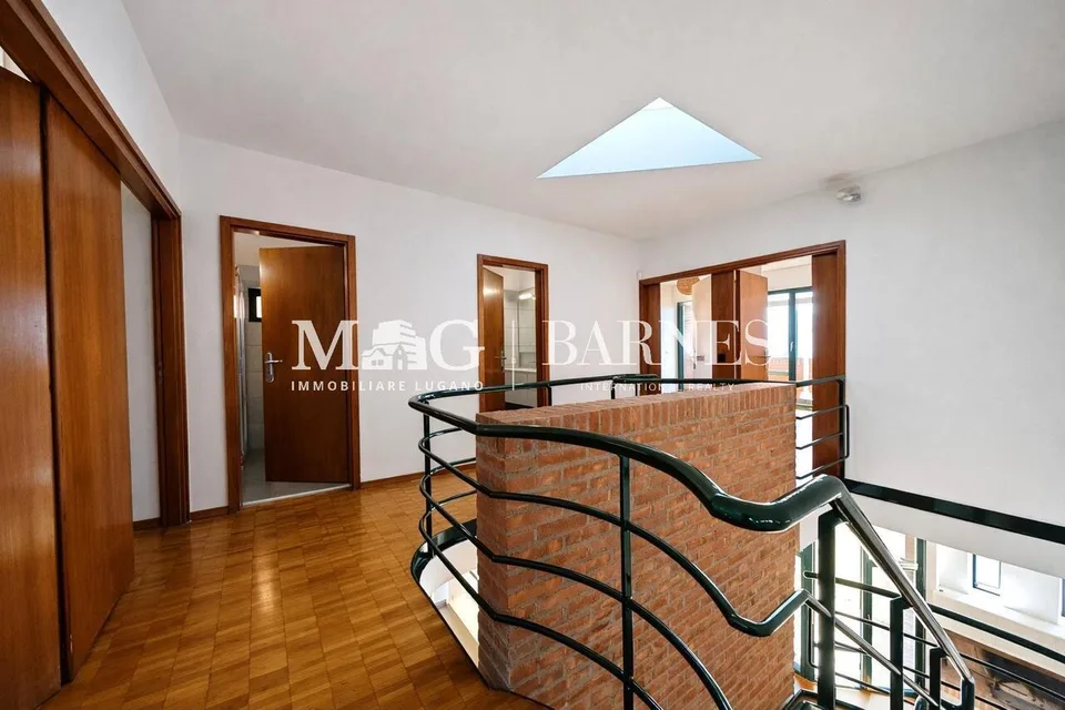 Lugano: Villa vista lago con giardino privato – Foto 22 von 23
