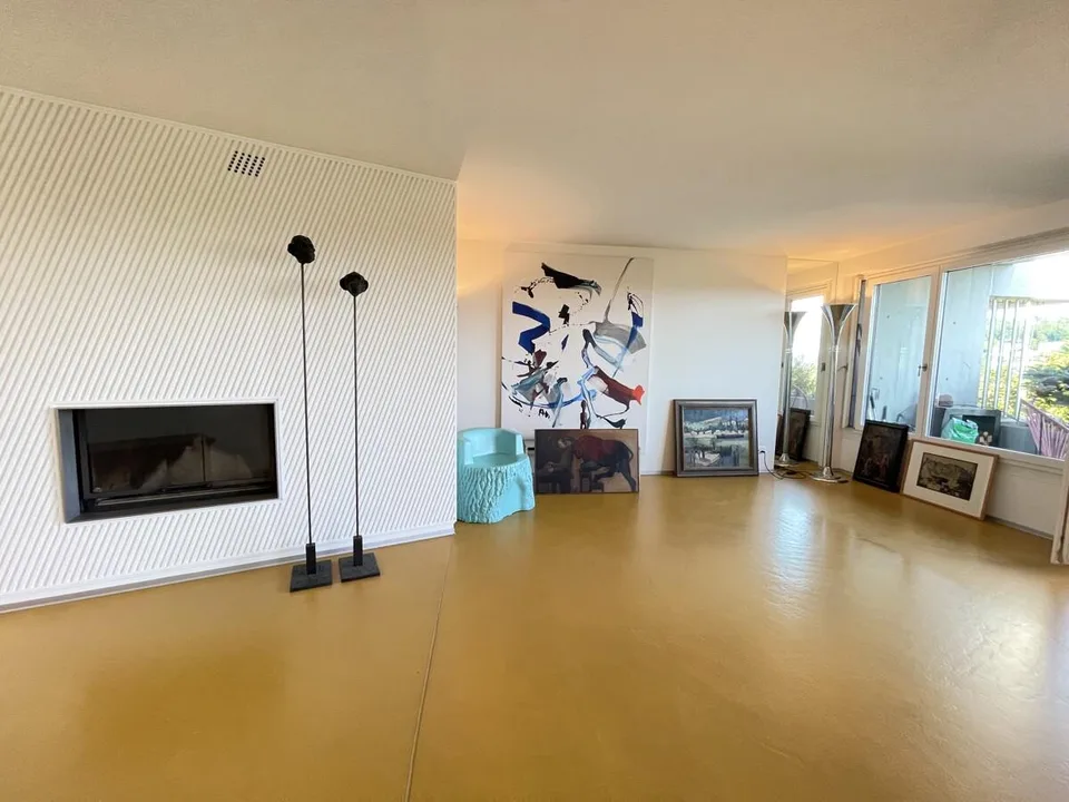 "LOFT & POOL"