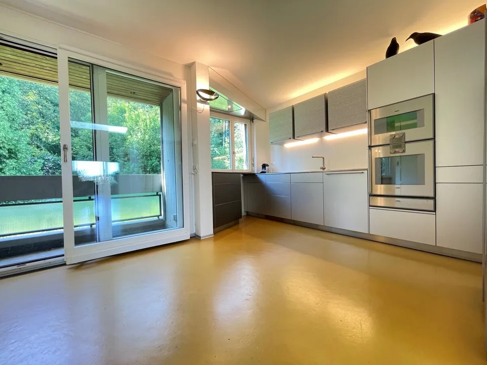 "LOFT & POOL"